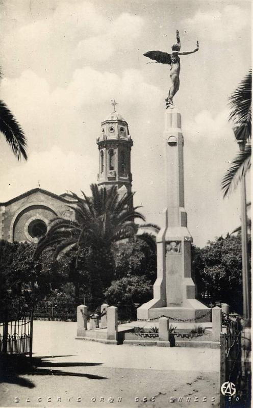 Relizane 503- Monument aux morts et eglise COLLECTION DES AMIS DE ND DE SANTA CRUZ.jpg